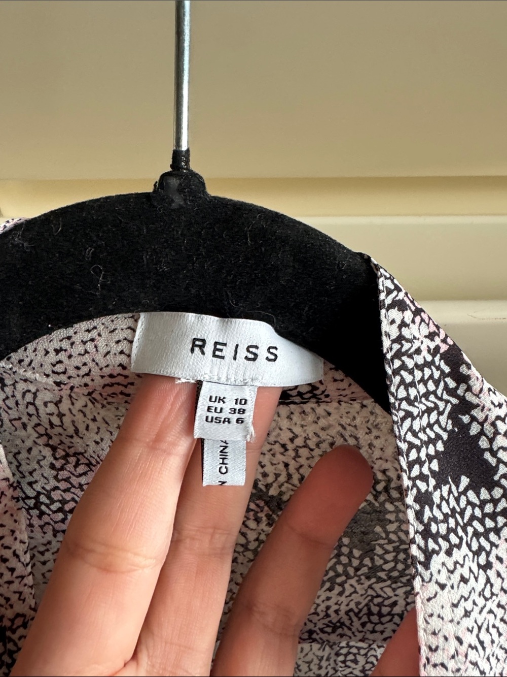 Reiss Pink Black White Printed Button-Front Blouse! 🖤💞🖤💞 - Picture 2 of 8
